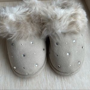 Dear foams slip resistant slip on slippers